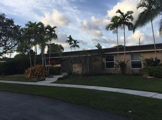 9425 SW 90th St, Miami, FL 33176