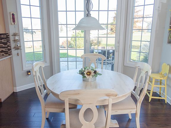 4th image of 601 Saint Annes Ct