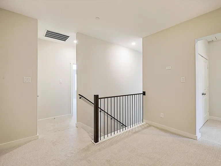 2729 Splendor Dr — Photo 14
