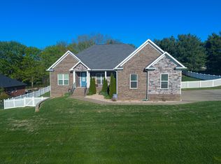 416 Lake Pointe Dr, Clarksville, TN 37043