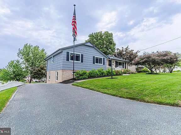 2nd image of 2475 Friesian Rd