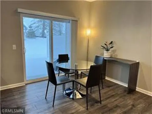 3 bed, 2.5 bath, 1800 sqft, $2,400 — Photo 4