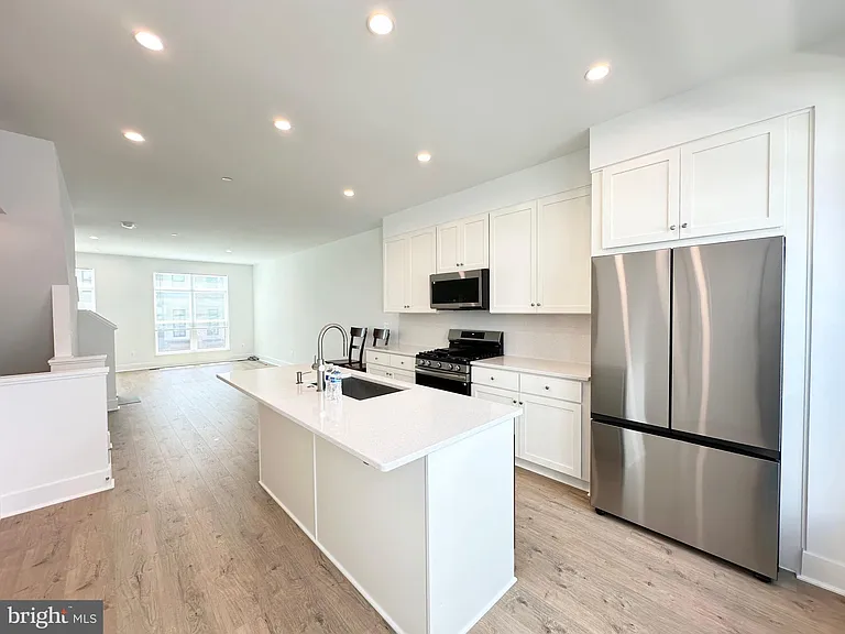 2081 Tysons Ridgeline Rd — Photo 2