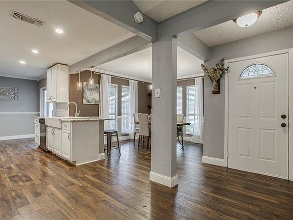 3rd image of 402 Wildwood Ln
