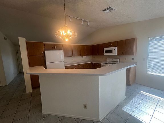 3rd image of 9721 E Bennett Dr
