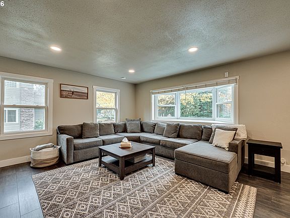 5th image of 2964 Madrona Dr