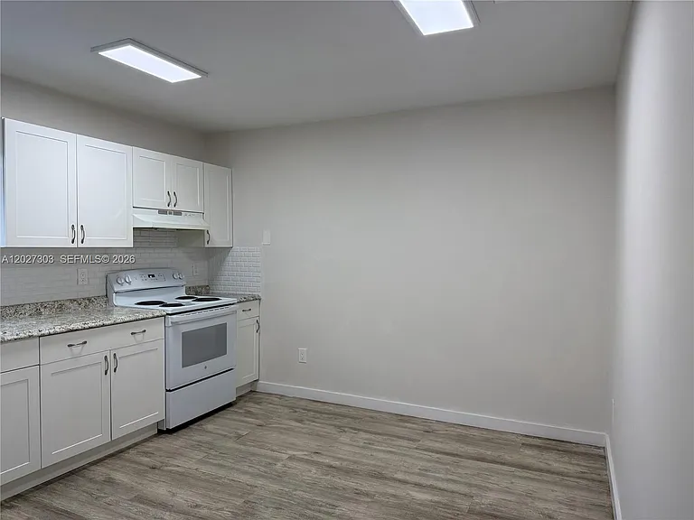 1580 SW 2nd St #4 — Photo 2
