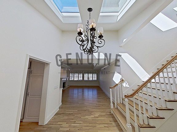 4th image of 2921 Catalpa St