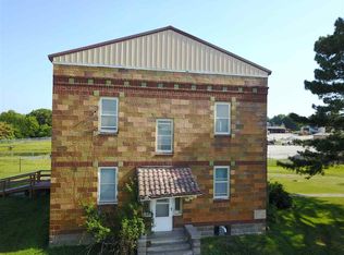 699 N 1st St, Tecumseh, NE 68450