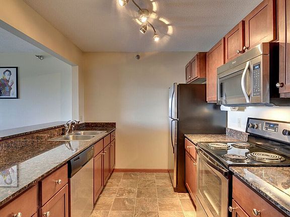2nd image of 1611 Pleasant St #1611301R