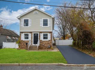 998 Woodmere Dr, Keyport, NJ 07735