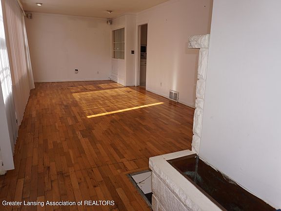 4th image of 4453 Oakwood Dr