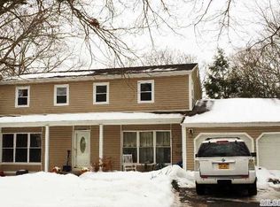 8 Stuyvesant Cir W, East Setauket, NY 11733