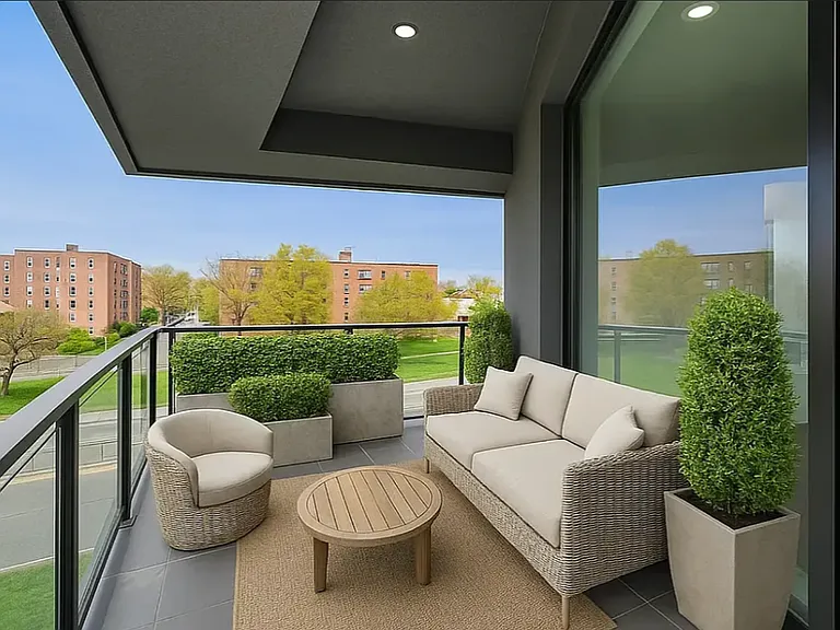 2735 E 13th St #3C — Photo 1