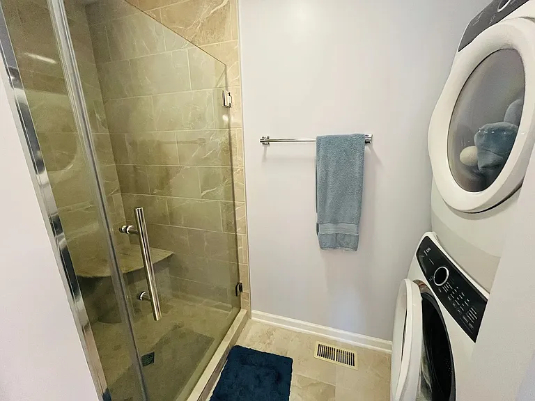 1018 Chateau Ct — Photo 7