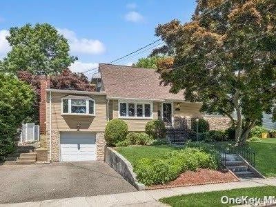 109 Ira Road, Syosset, NY, 11791