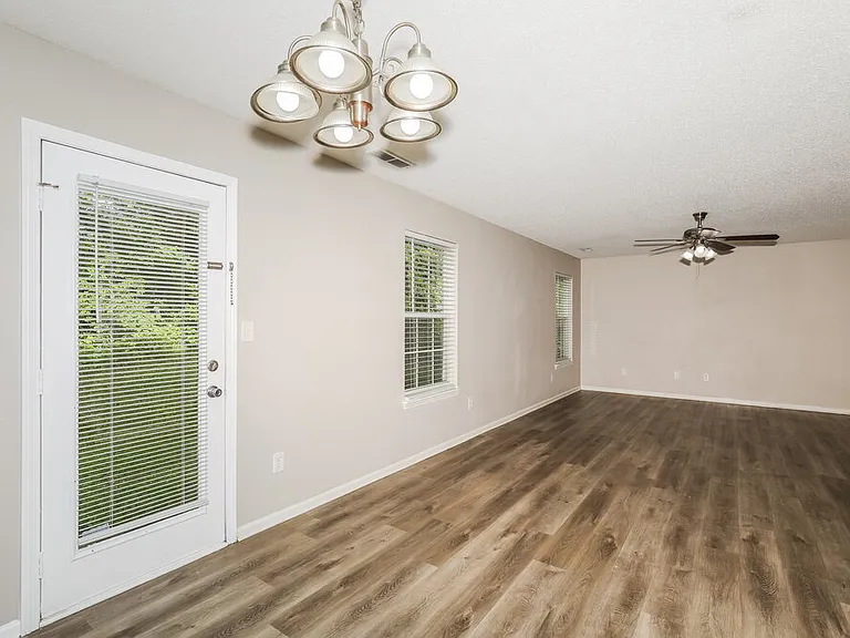 4349 Village Trace Ct — Photo 11