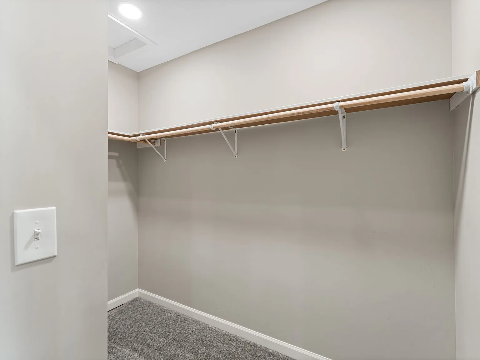 2 bed, 1100 sqft, $1,600 — Photo 4