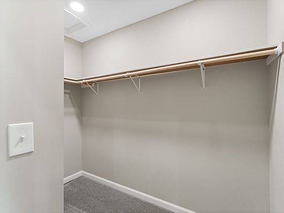 4th image of 701 Commercial Ave N