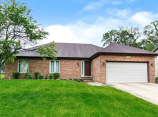 365 Danby Dr, Glen Ellyn, IL 60137