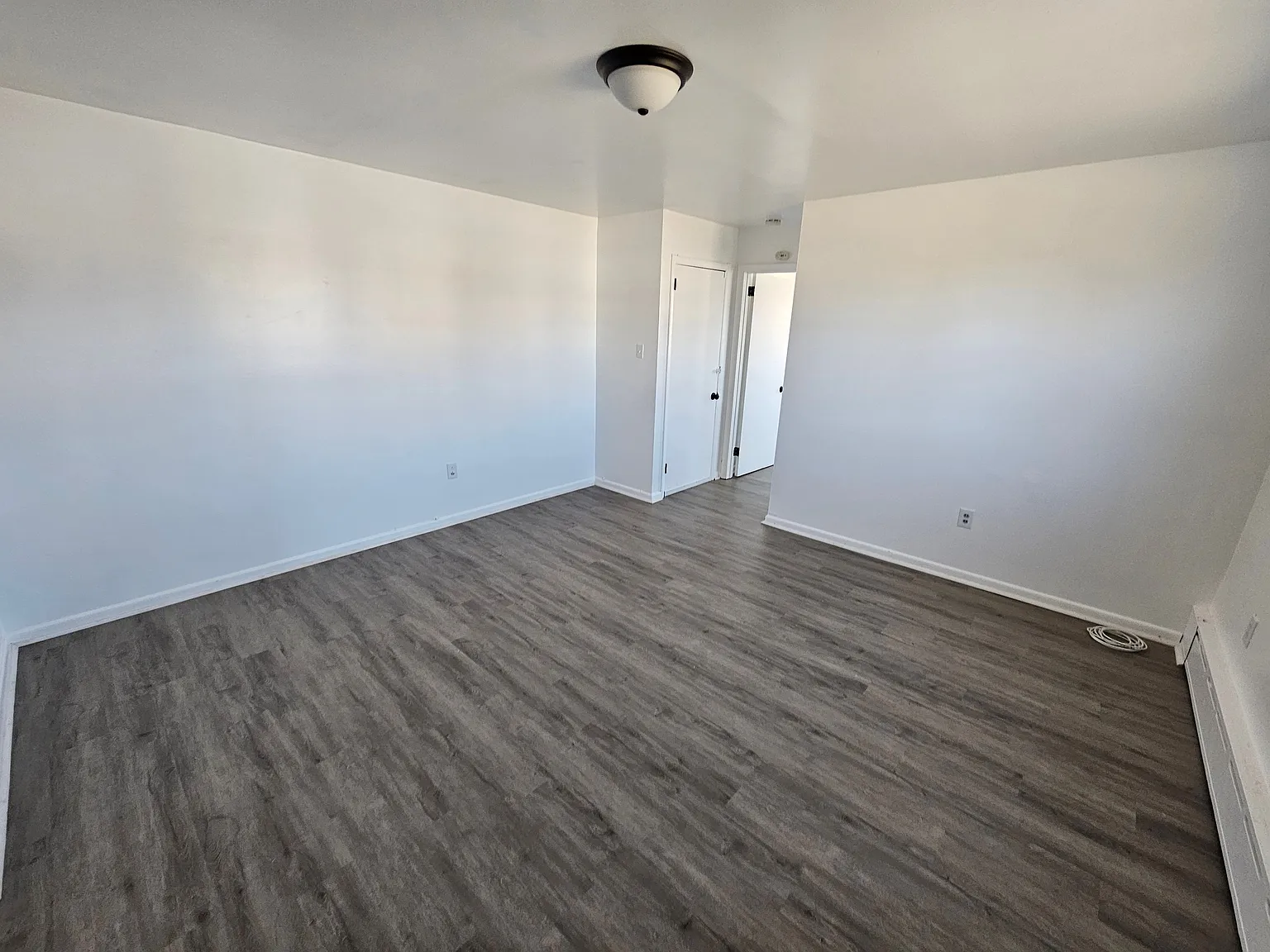 1 bed, 900 sqft, $1,275 — Photo 2