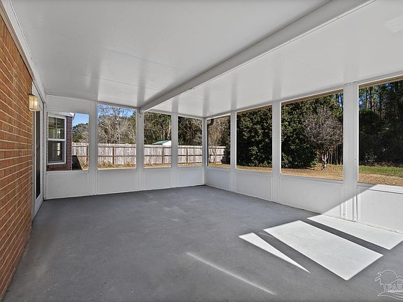 5th image of 2676 Southern Oaks Dr