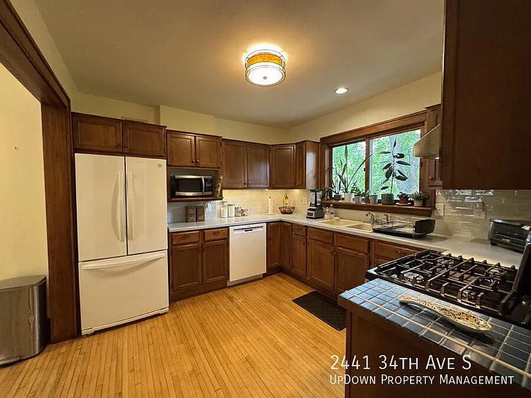 2441 34th Ave S — Photo 20
