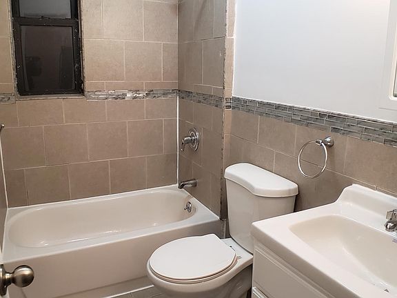 3rd image of 4441 Carpenter Ave APT 4