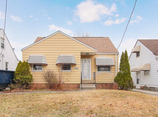 15305 Rockside Rd, Maple Heights, OH 44137