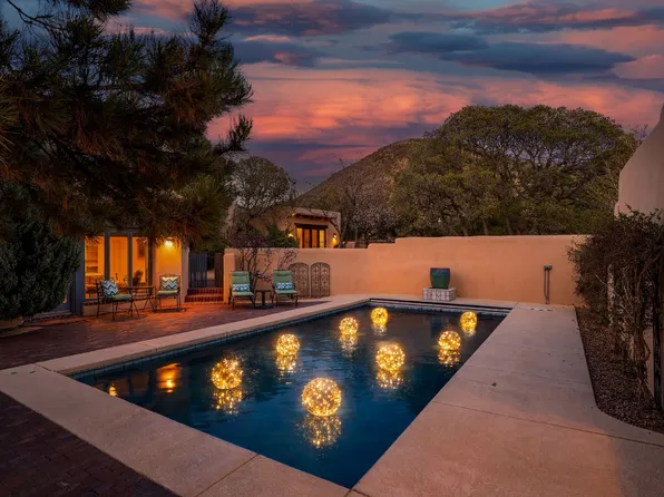 3881 Old Santa Fe Trl, Santa Fe, NM 87505