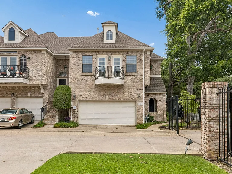 Front of property and community grassy area - end unit!