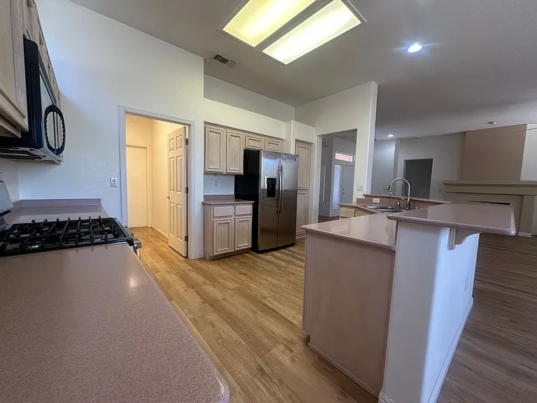 10717 Dover Creek Ave — Photo 7