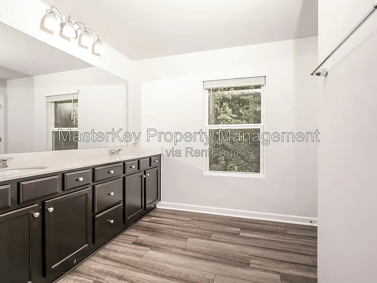 804 McKenzie Park Ter — Photo 17