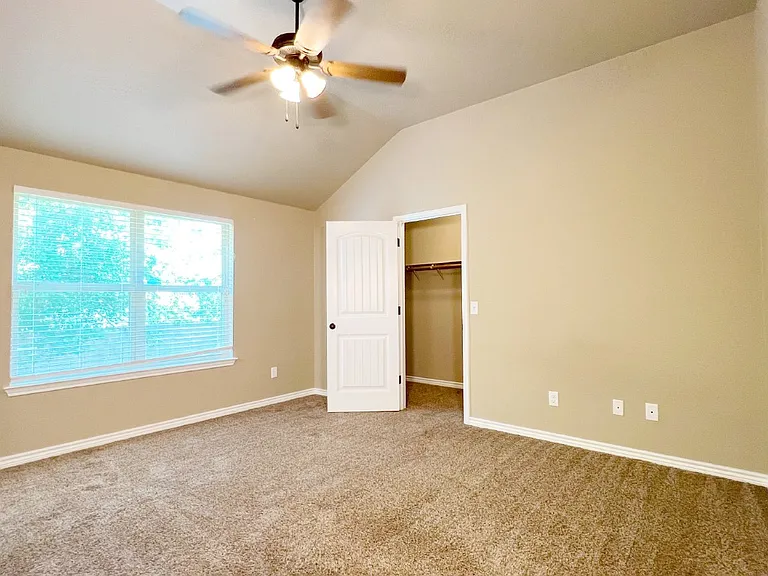 405 Sladecek Dr #B — Photo 17