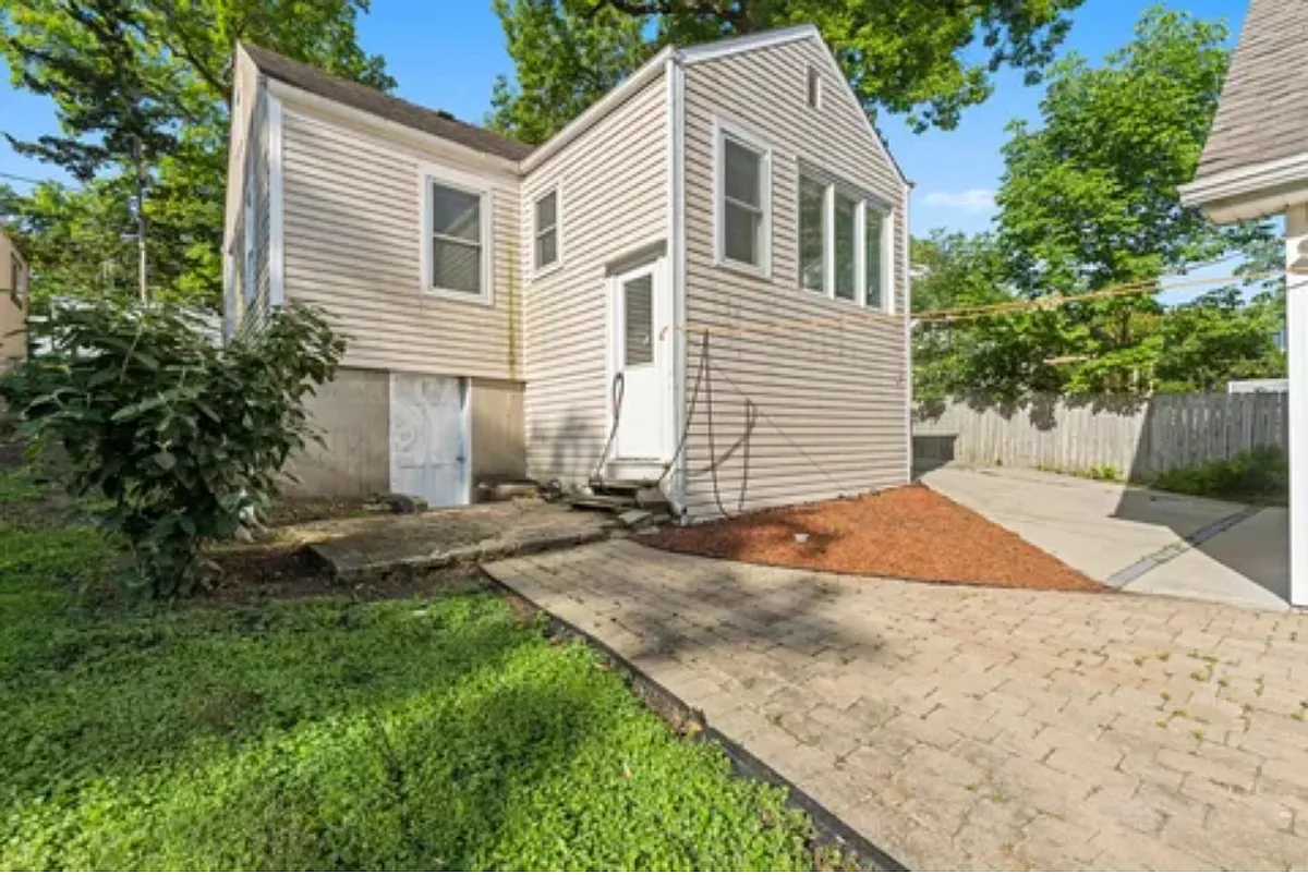 Building Photo - 21276 W Arbor Ln