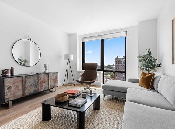 4th image of 55 Orchard St #1601