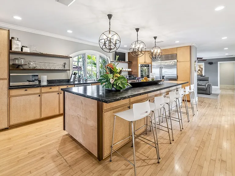 5687 Kalanianaole Hwy — Photo 4