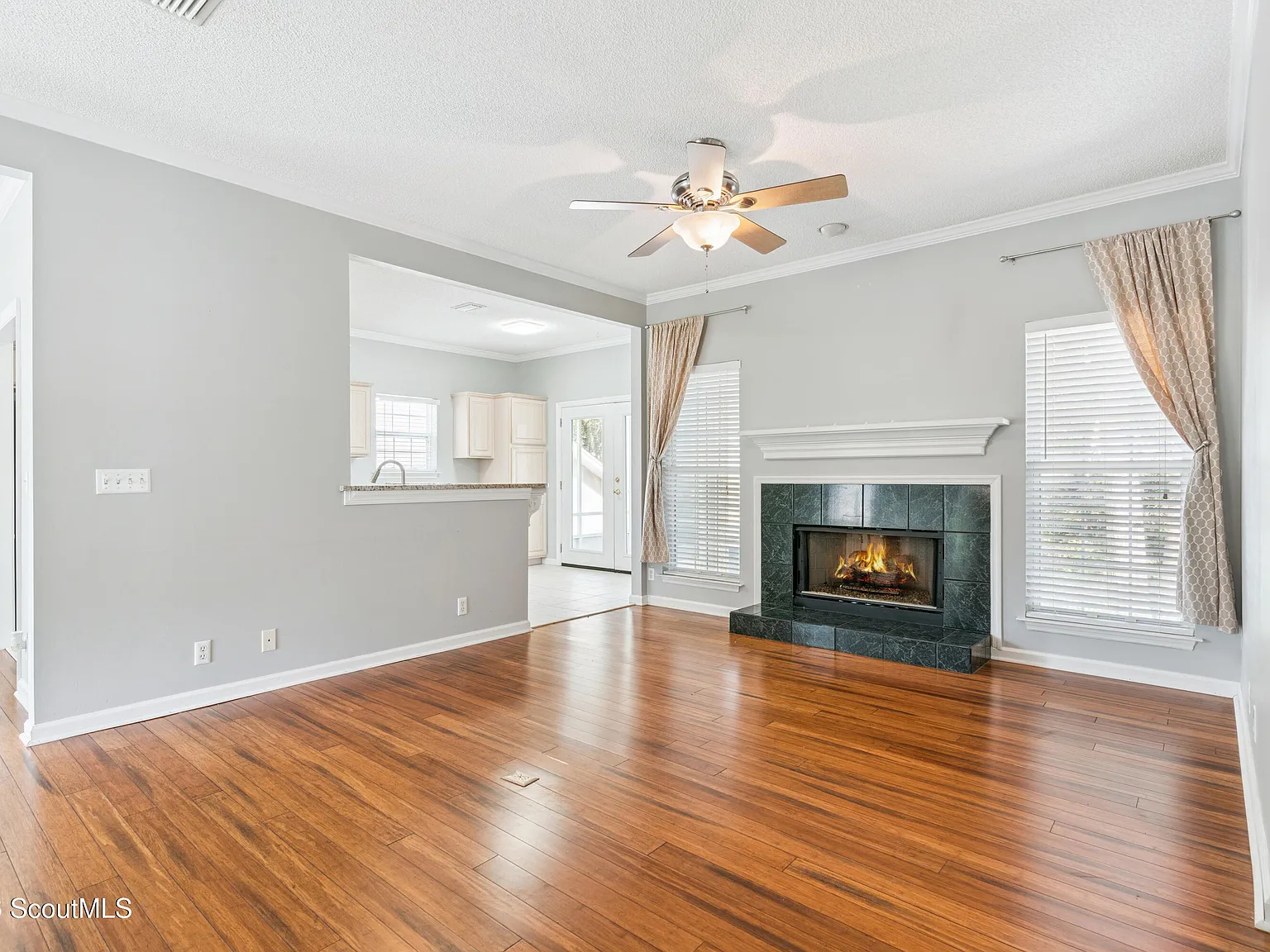 4 bed, 3.0 bath, 2086 sqft, $3,800 — Photo 4