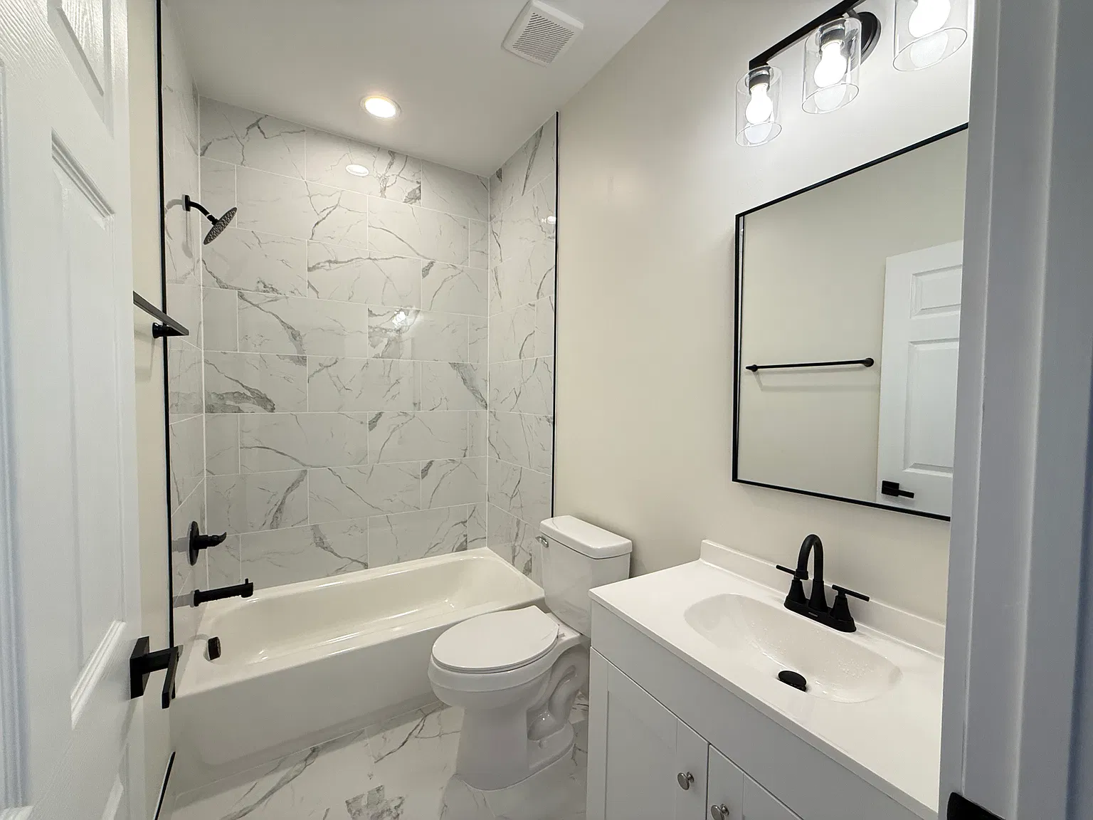 3 bed, 1350 sqft, $2,050 — Photo 4