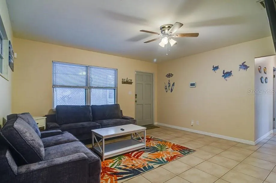 3 bed, 2.0 bath, 1181 sqft, $1,900 — Photo 3