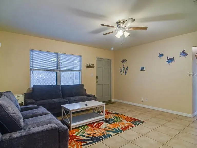 Emerald Ln — Photo 3