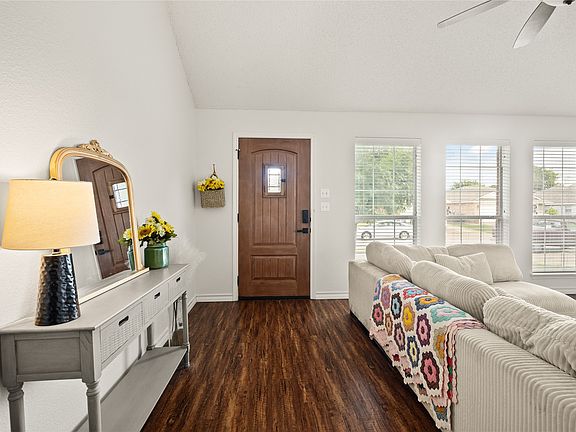 4th image of 748 Nelson Pl