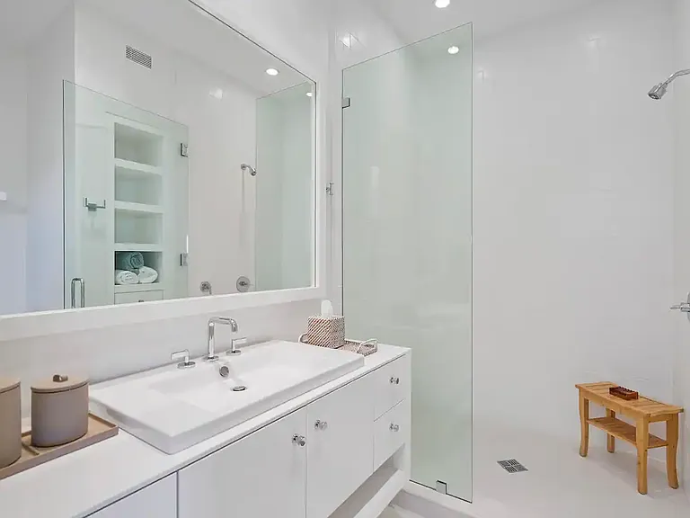 Guest bathrooms feature a contemporary design with high-quality fixtures and finishes.