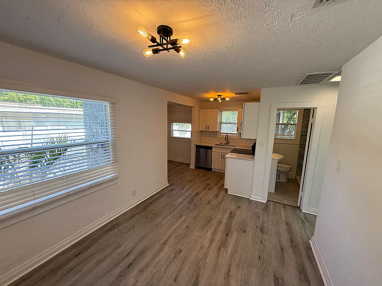 2103 W Grace St — Photo 4
