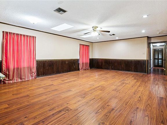 5th image of 1112 N Woodlawn Ave