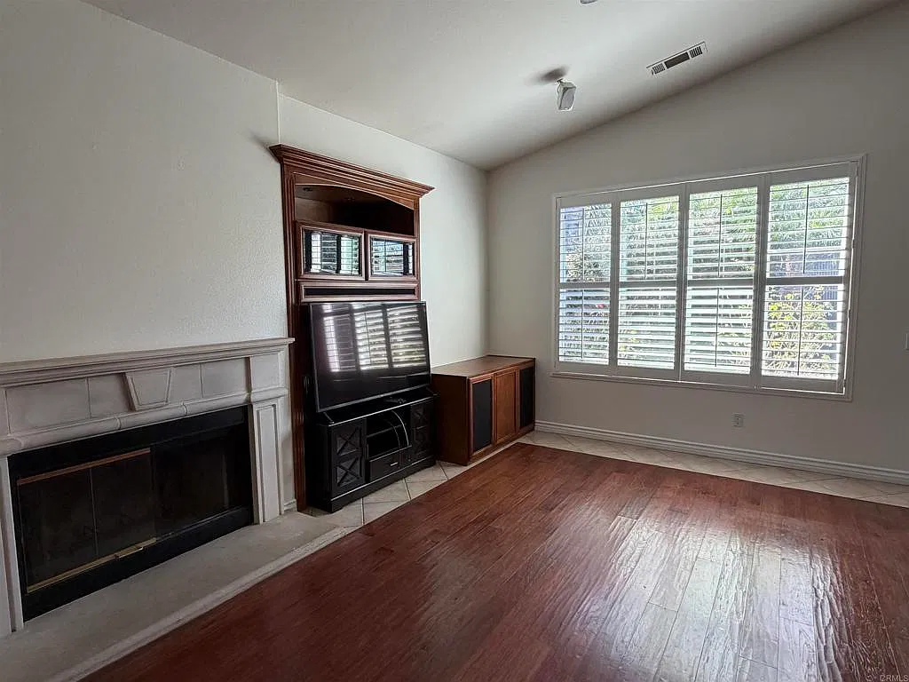 5 bed, 3.0 bath, 2652 sqft, $5,695 — Photo 4