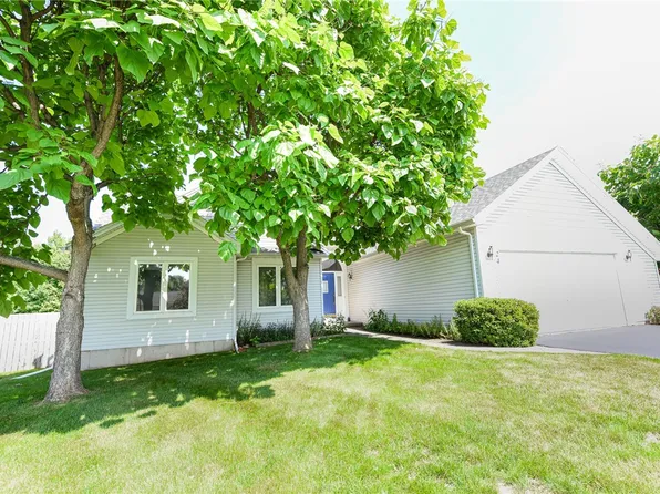 24 Leamington Cir, Rochester, NY 14626