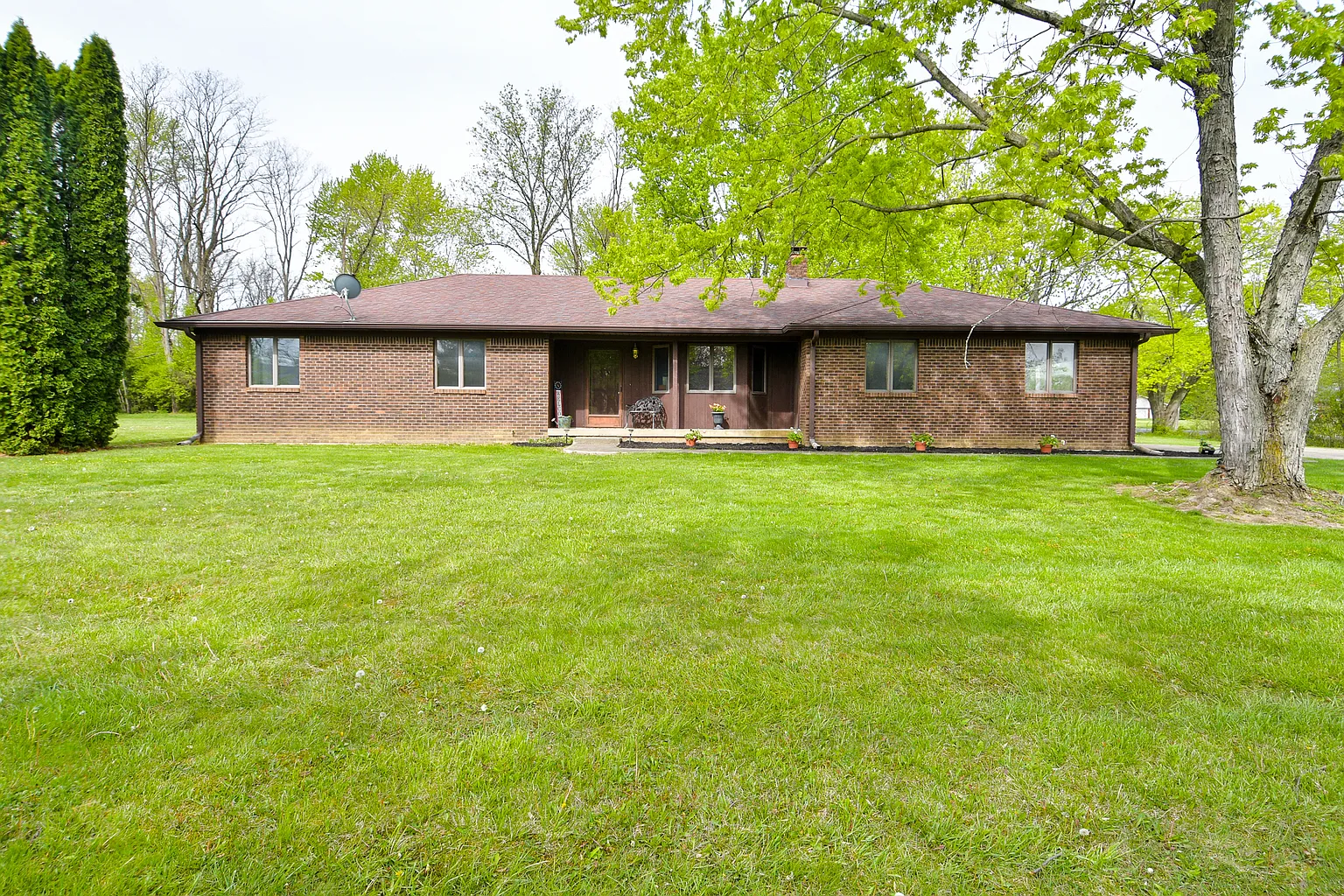 990 Colonial Dr photo 1