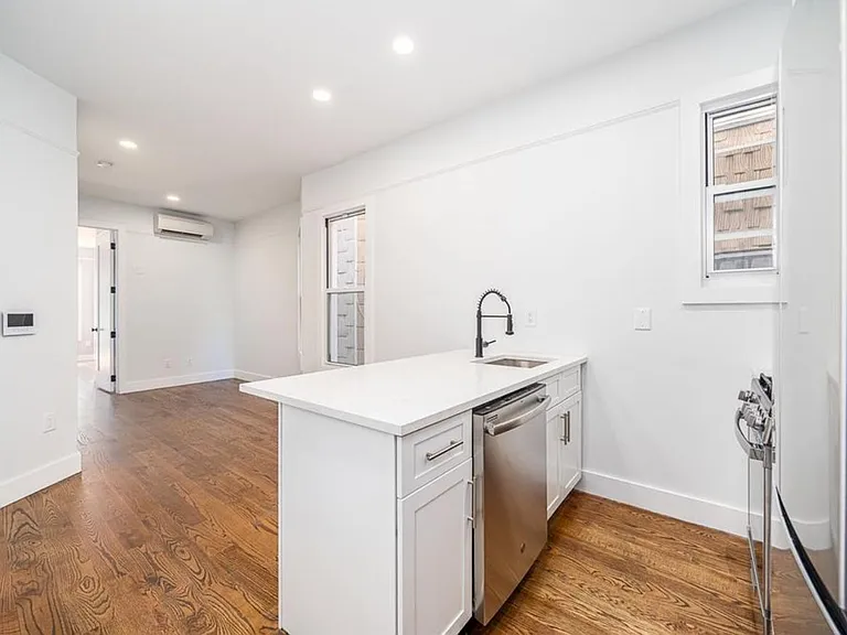 112 Duncan Ave #3C — Photo 3