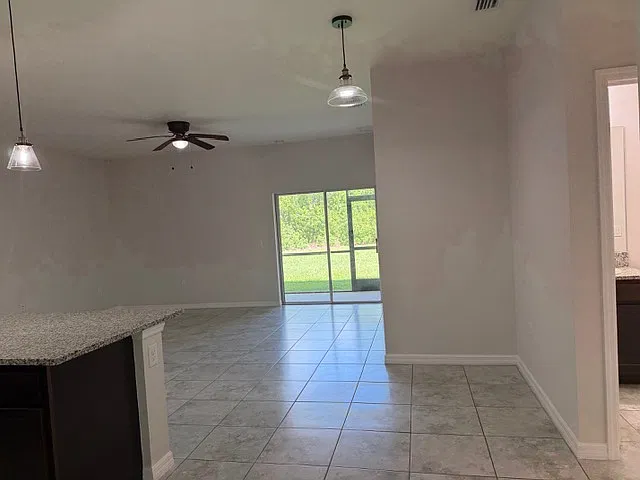 3 bed, 1255 sqft, $1,655 — Photo 4